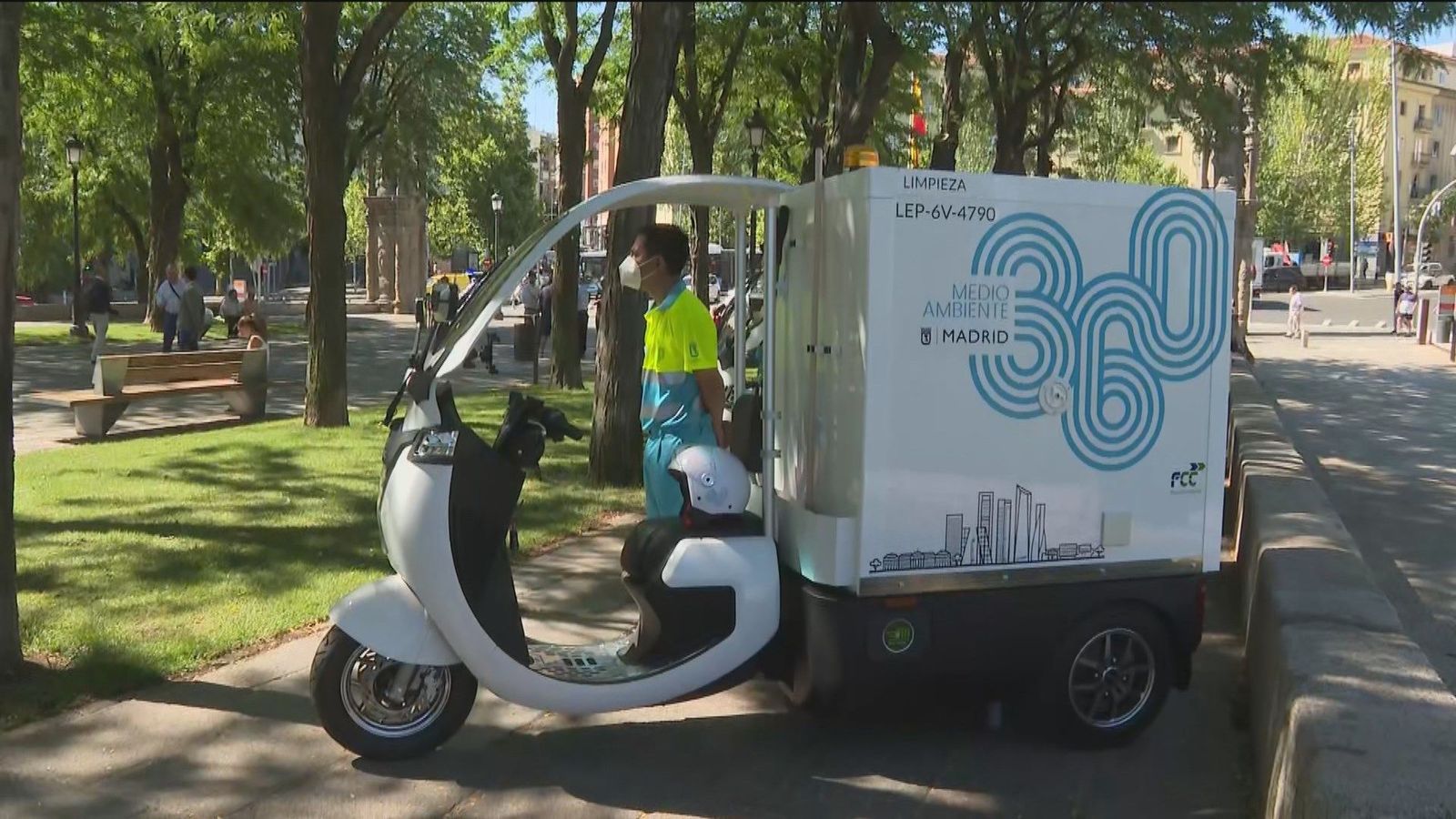 Madrid incorpora 60 motobicis eléctricas y 800 carritos para mejorar la limpieza en los 21 distritos