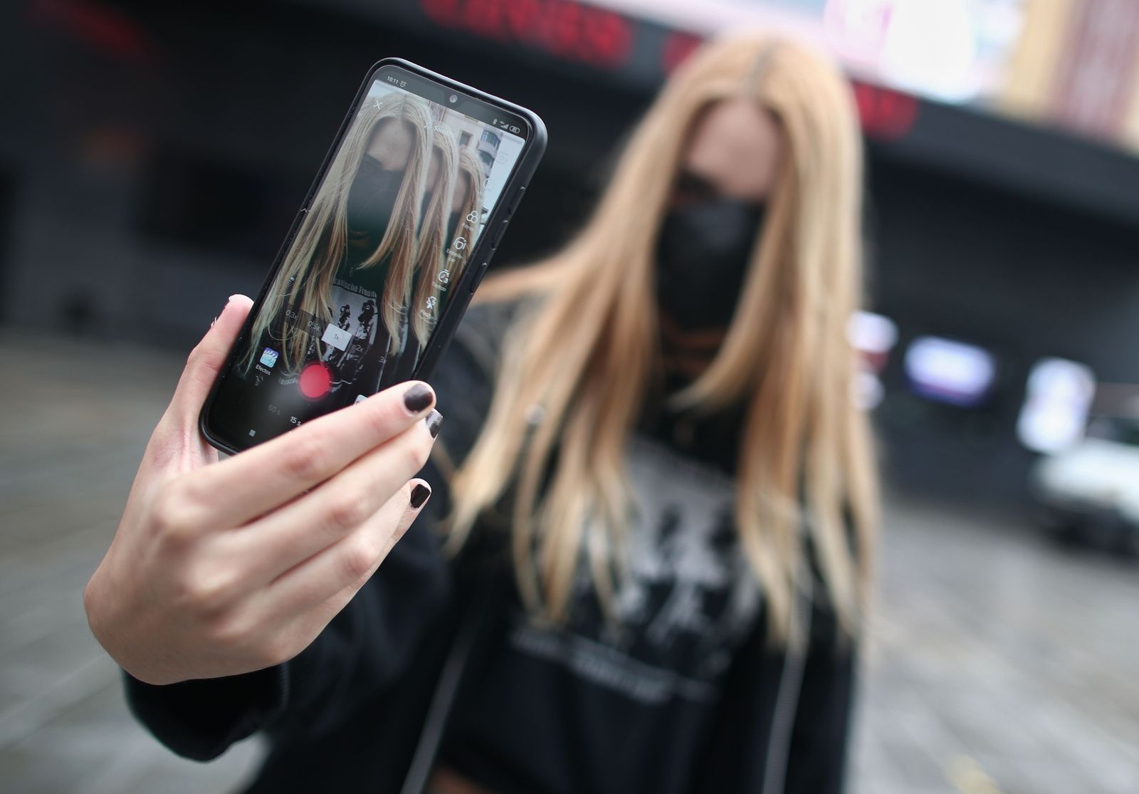 Piden que se regulen las plataformas de internet, las redes sociales y a los 'influencers'