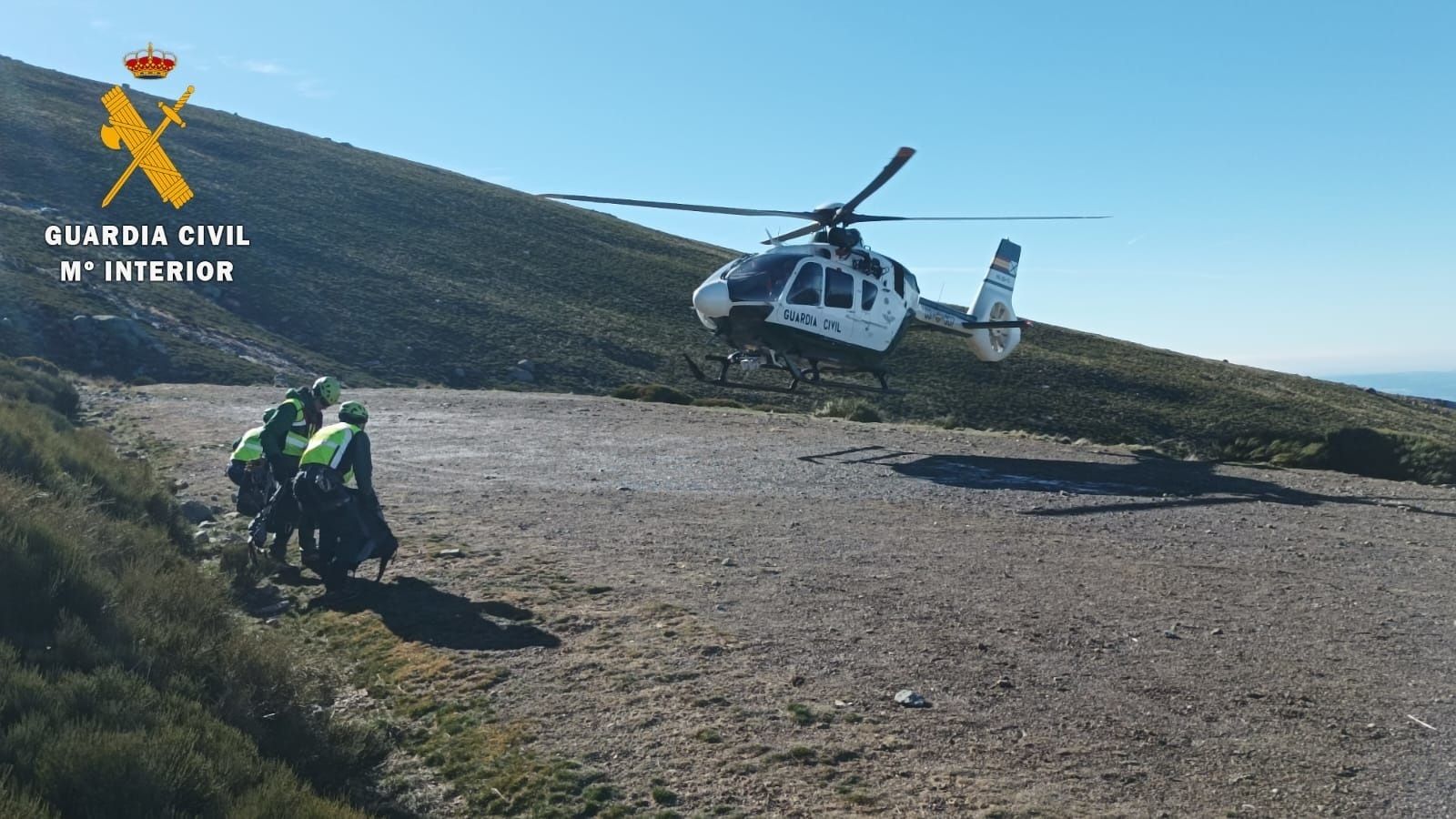 Miembros del Grupo de Rescate e Intervención en Montaña (GREIM) de la Guardia Civil