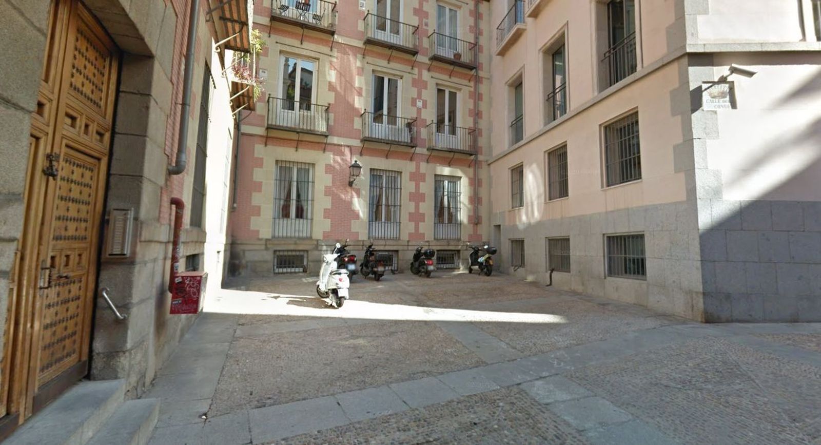 La plazuela de San Javier, la plaza más pequeña de Madrid
