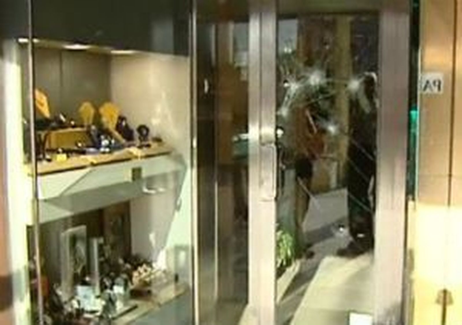 Asaltan a mazazos una joyería en Chamartín en pleno día