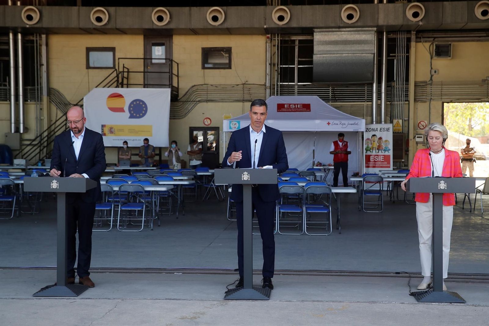 Sánchez dice que la acogida de afganos demuestra que España “está en las duras y en las maduras”