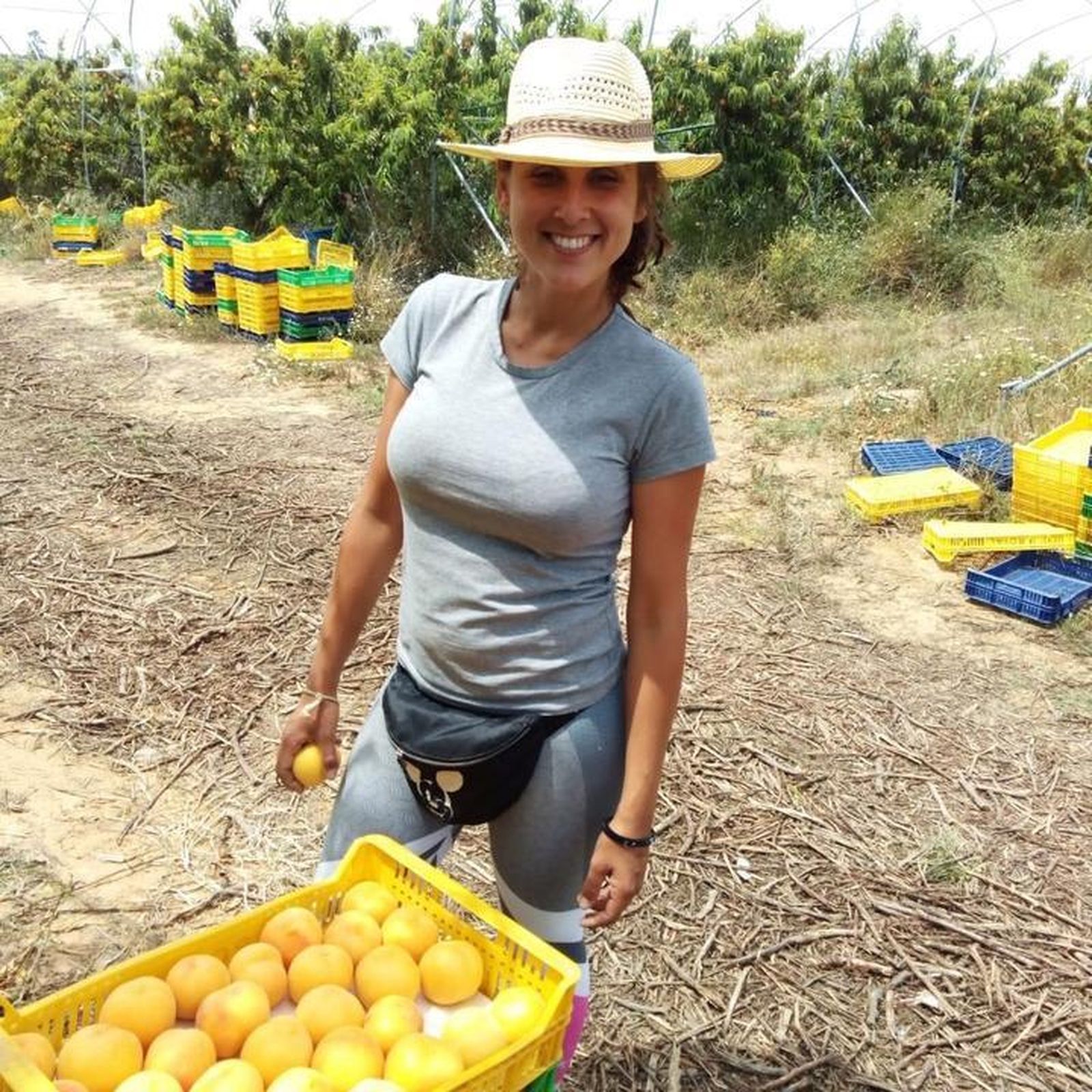 La agricultora 'Carmelita Flow' a Irene Montero: "Vente un día a trabajar al campo"