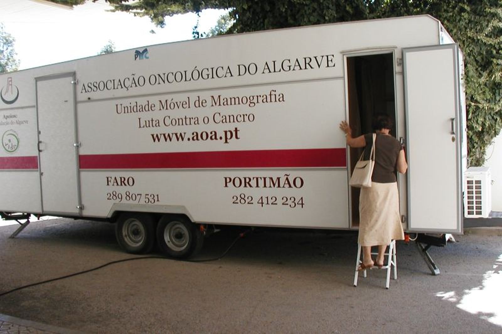 Unidad móvil de mamografías de la Asociación Oncológica del Algarve