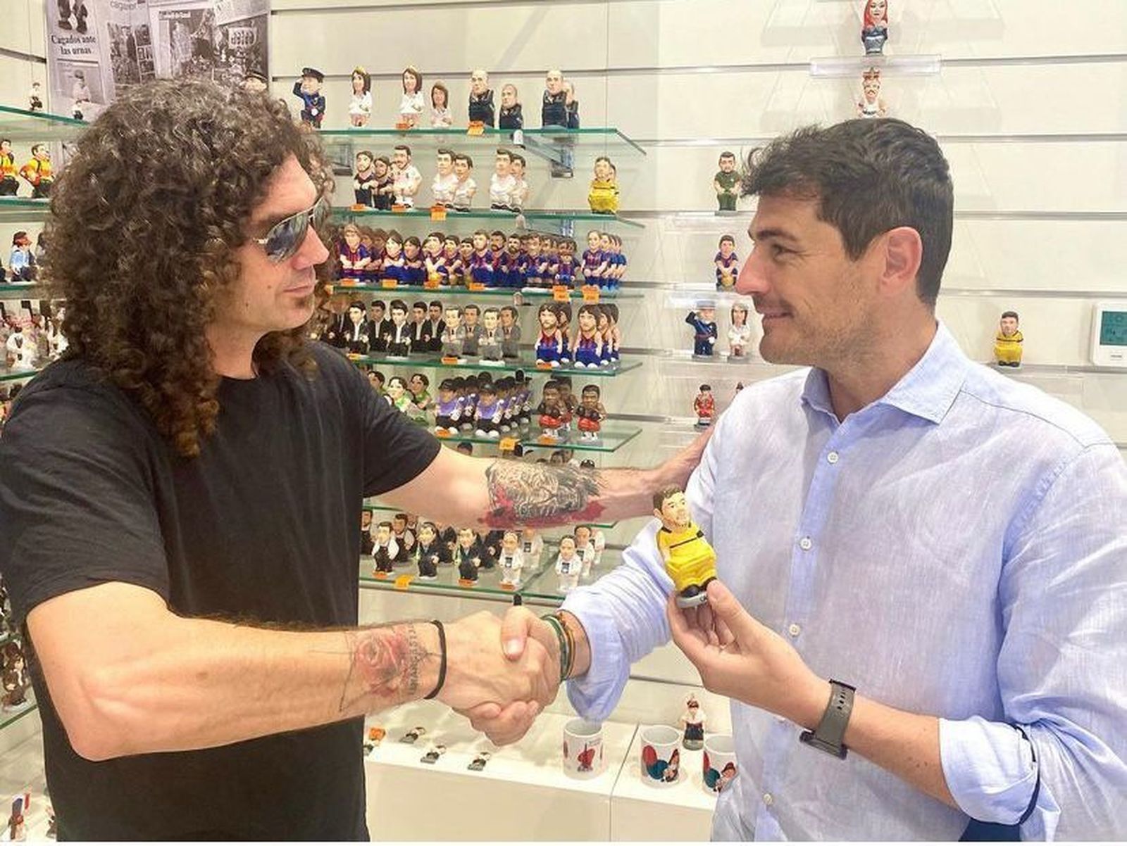 'El hombre de negro' junto a Iker Casillas