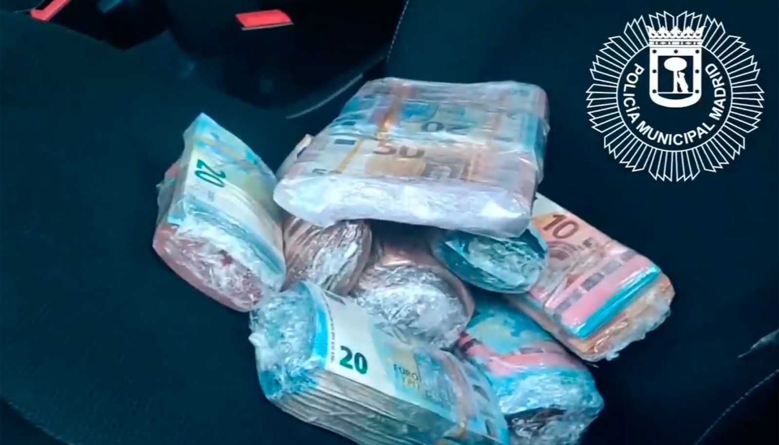 Incautados más de 100.000 euros en un coche