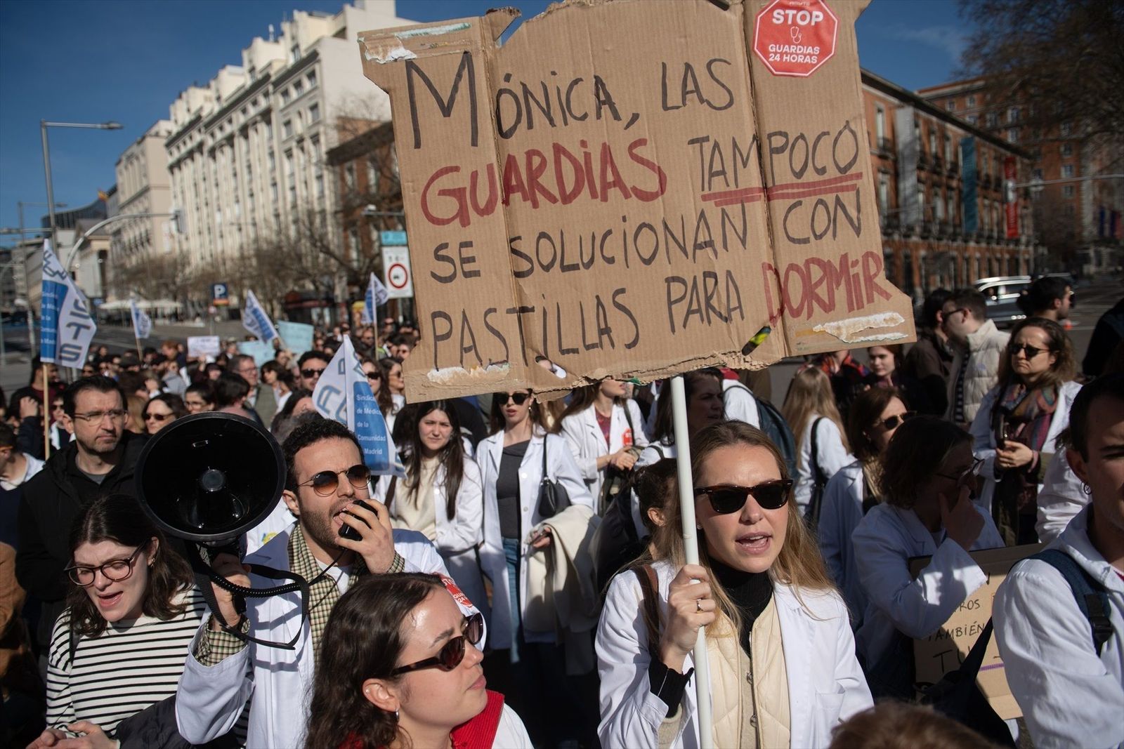 400 médicos se han manifestado este lunes en Madrid en la primera jornada de la segunda semana de huelga