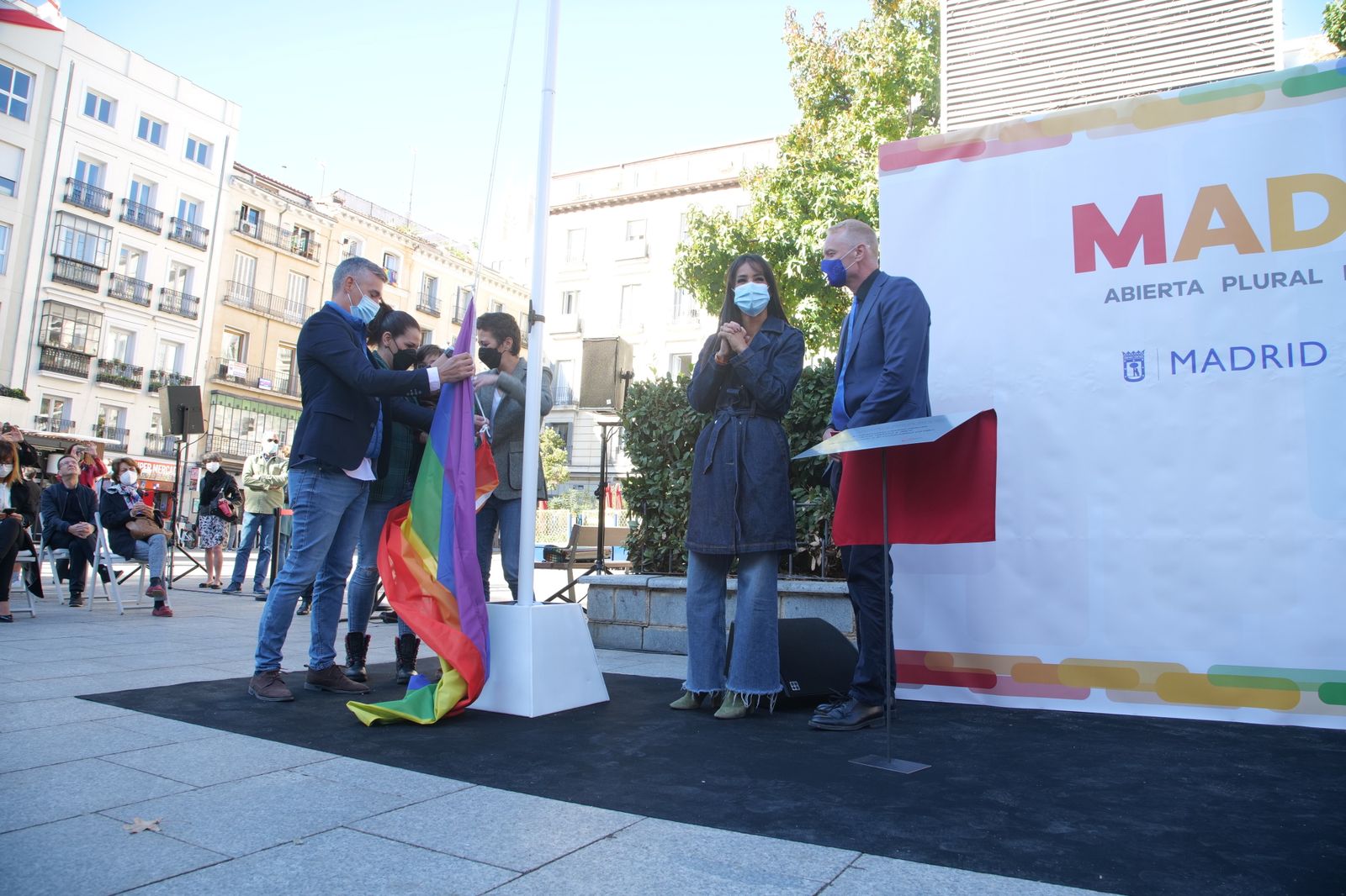 Madrid se convertirá en la primera capital europea que instala un mástil fijo con la bandera LGTBI