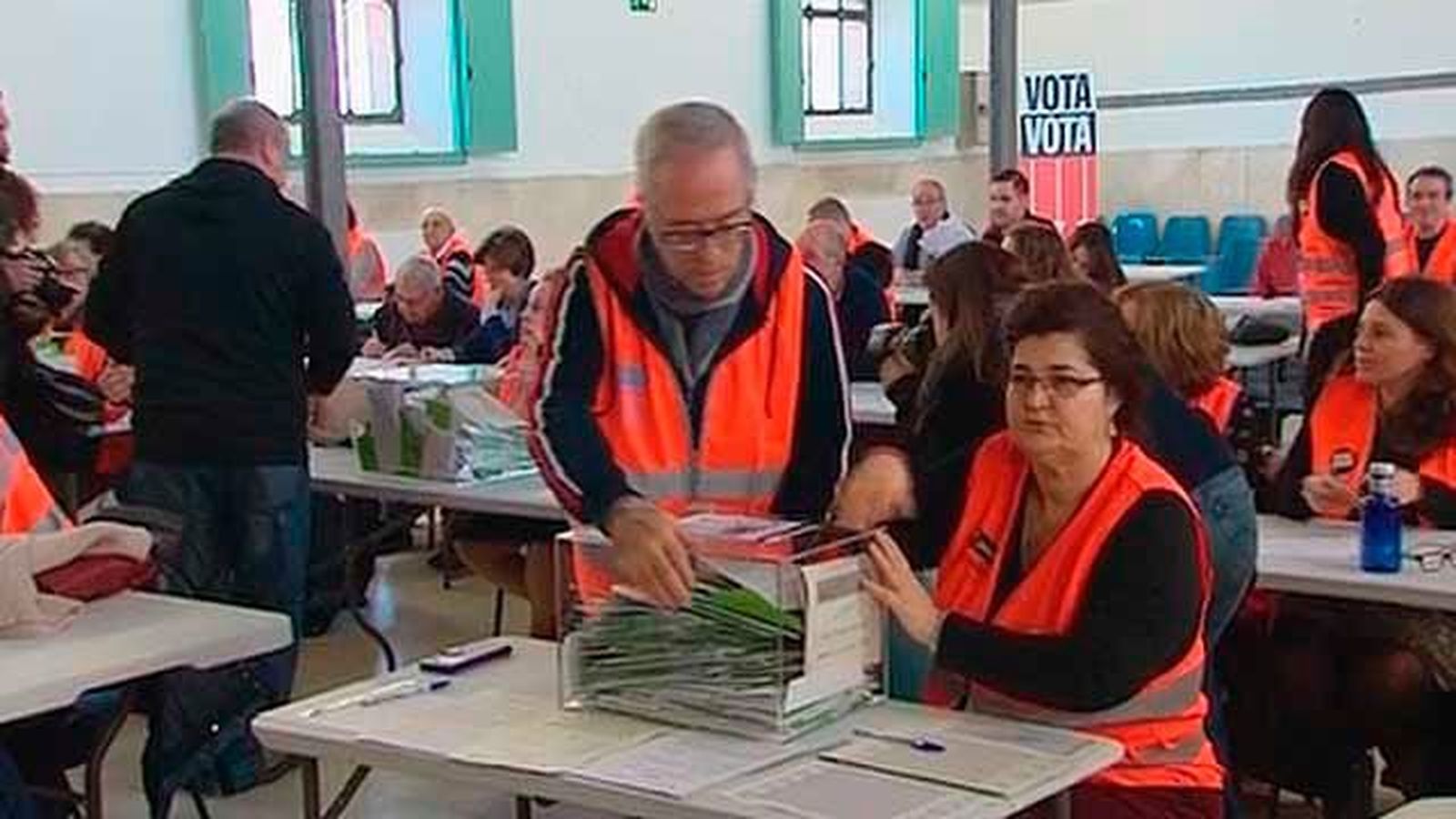 Arranca el escrutinio de los votos de la 'consulta ciudadana' del Ayuntamiento