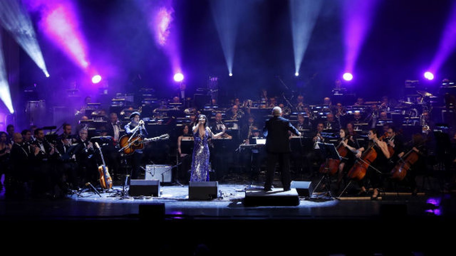 El grupo de música Amaral y la Banda Sinfónica Municipal de Madrid