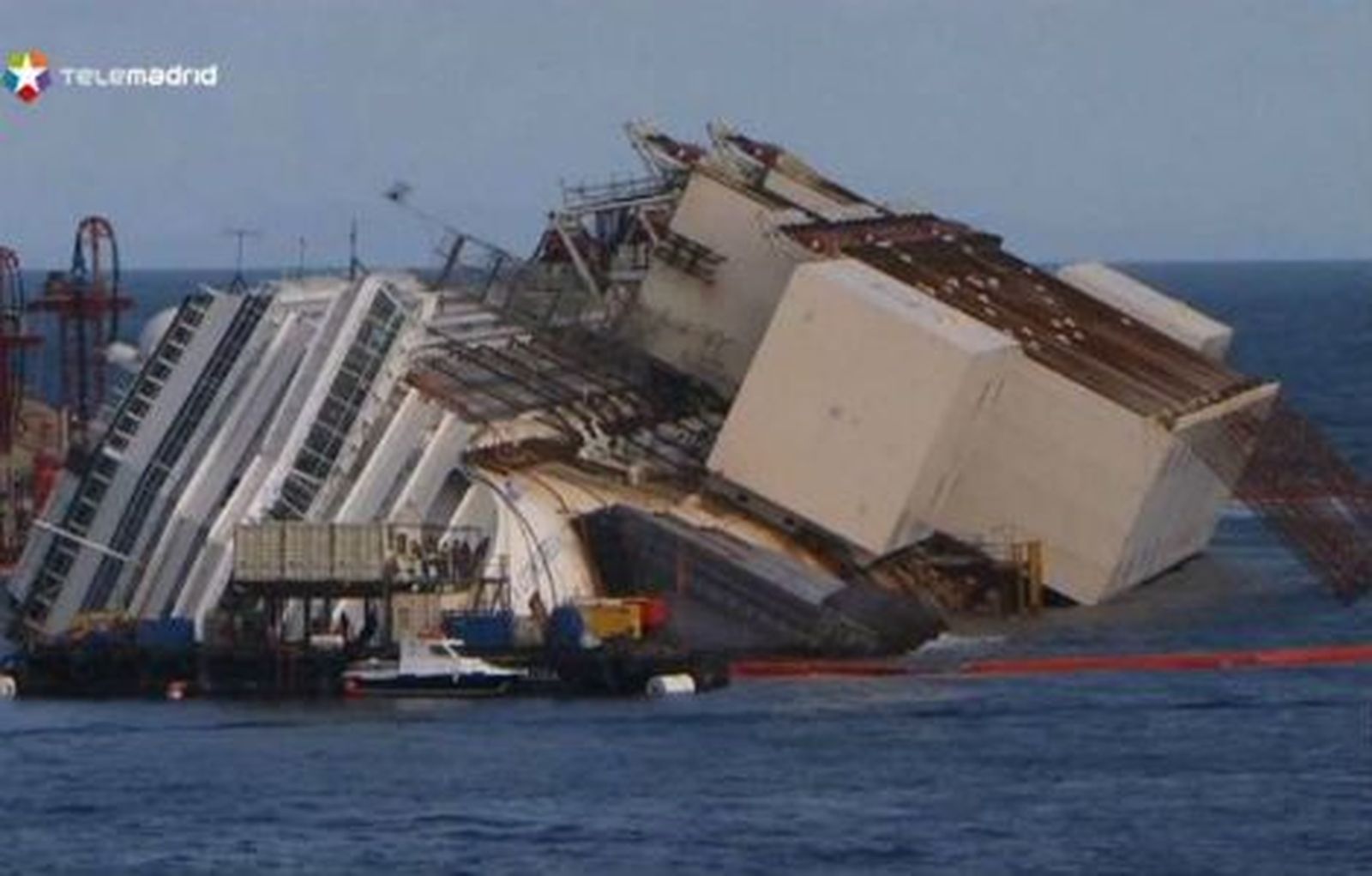 El mal tiempo complica la operación para enderezar el Costa Concordia