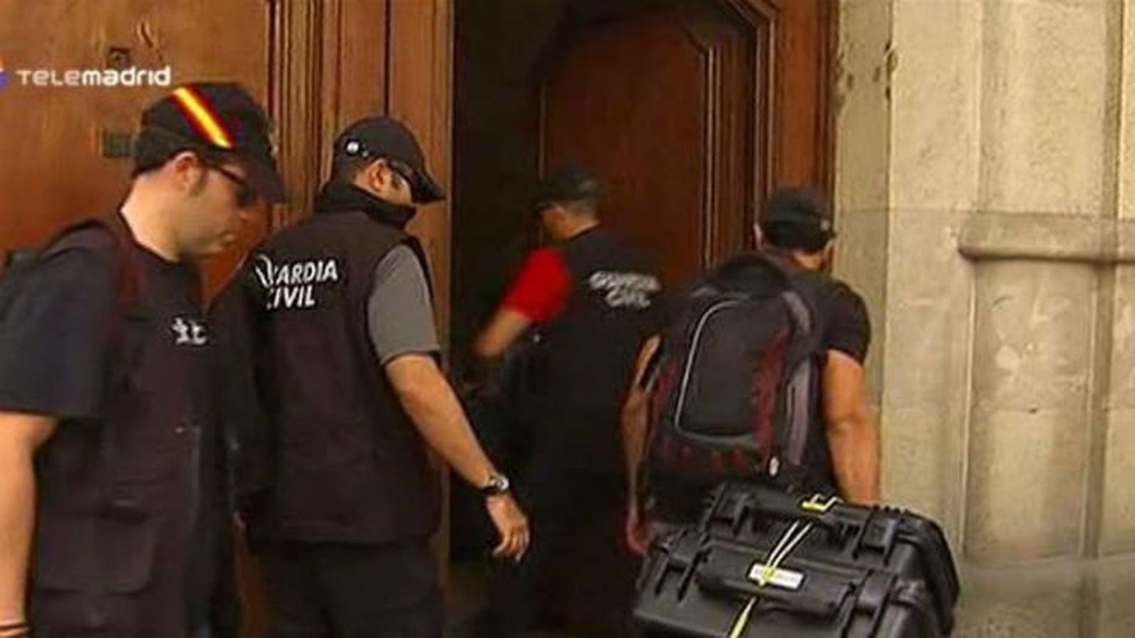 La Guardia Civil registra la sede de CDC por el presunto cobro de comisiones ilegales