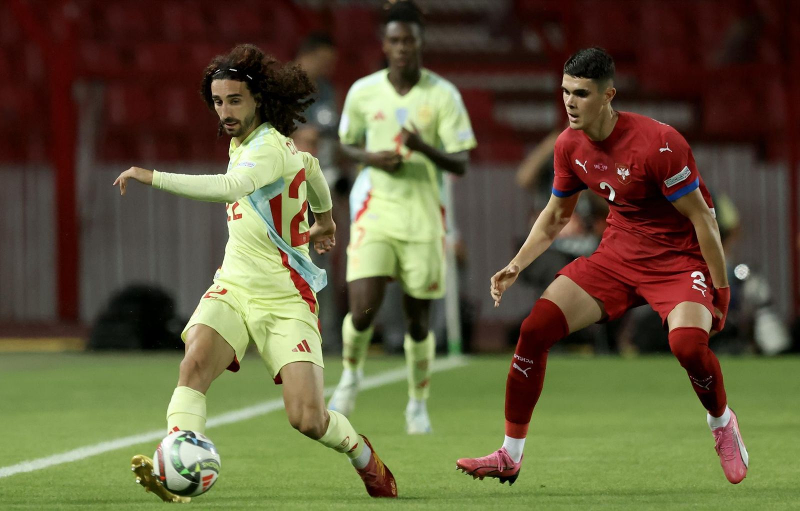 Cucurella ante Serbia
