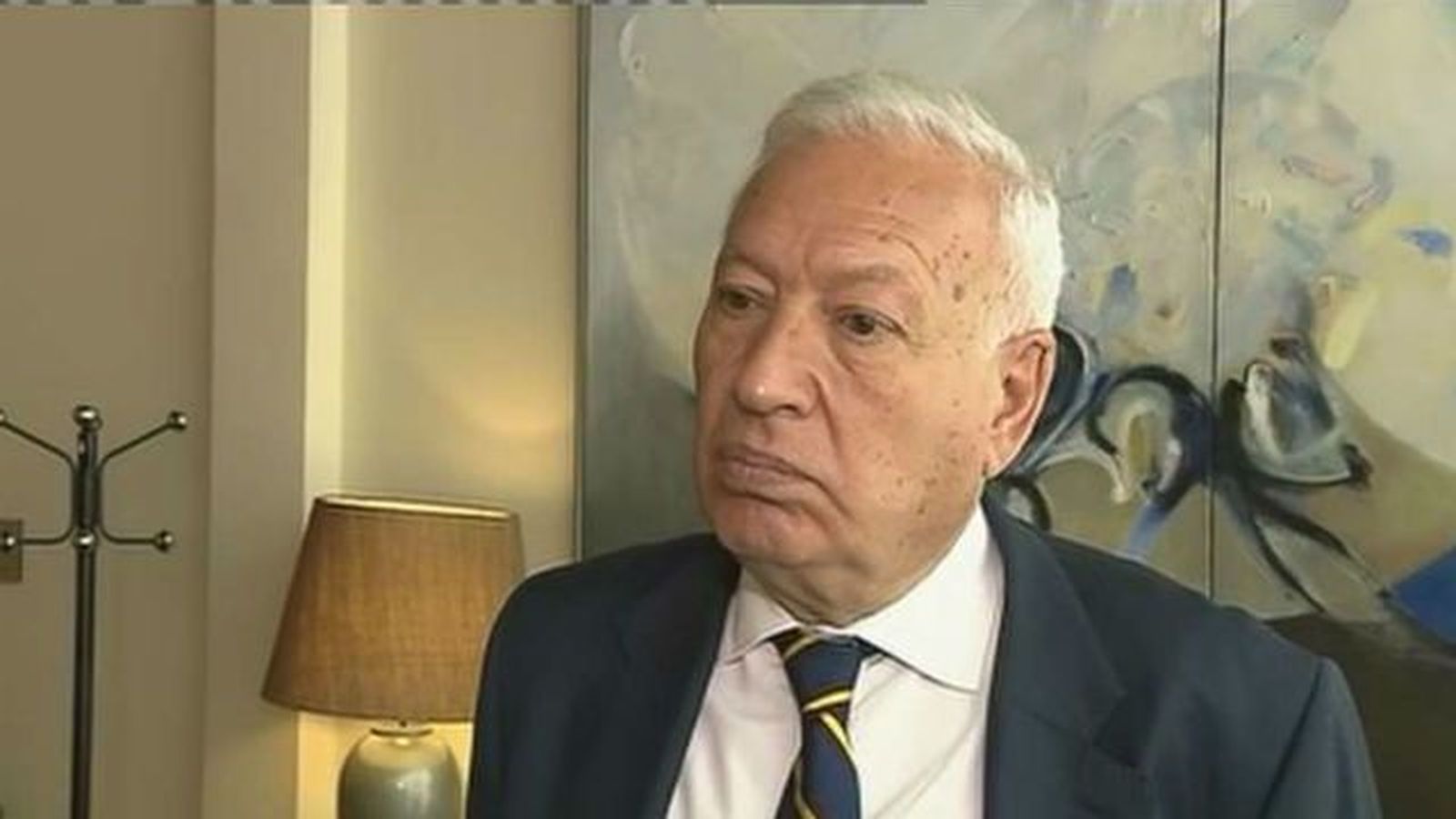 Margallo espera que la bandera española en Gibraltar esté más cerca