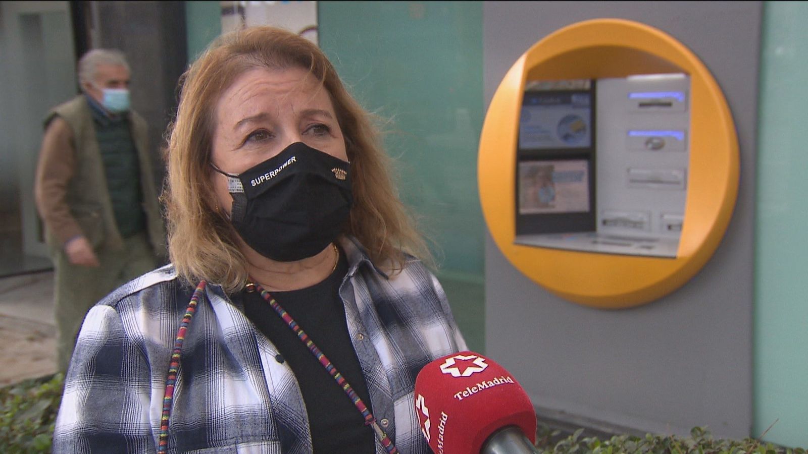 Miedo en Pinar de Chamartín ante el aumento de atracos a ancianos en los cajeros automáticos