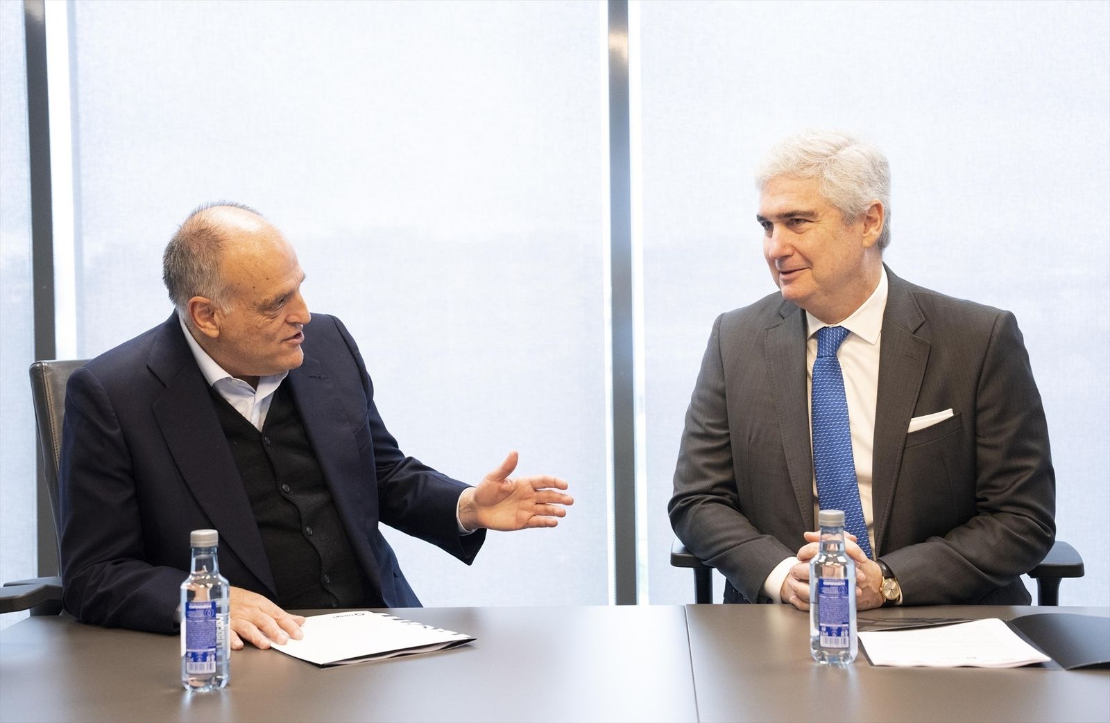 Tebas, con el embajador de Brasil