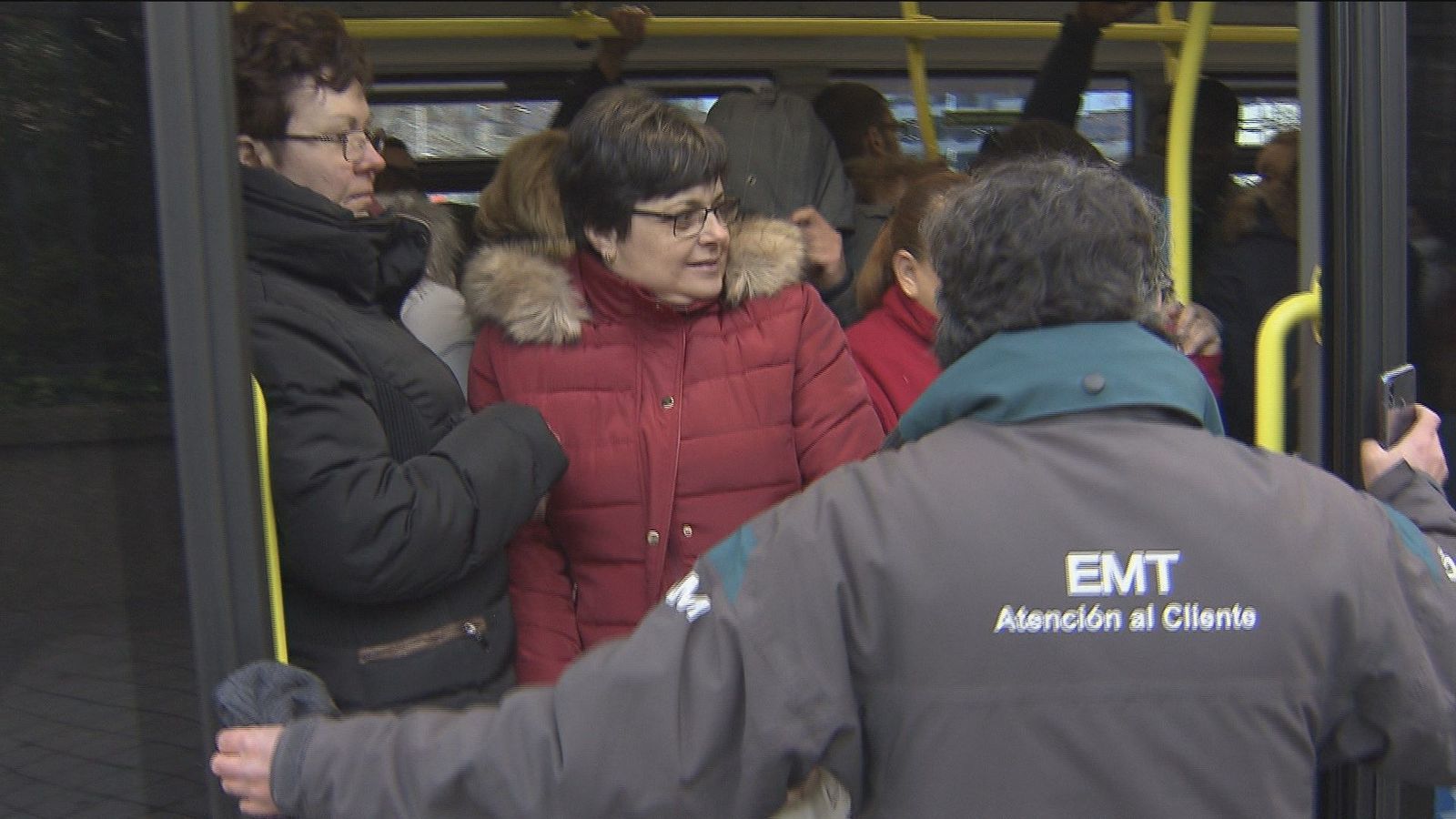 Caos y tensión en Avenida de América por el cierre de la línea 4 de Metro