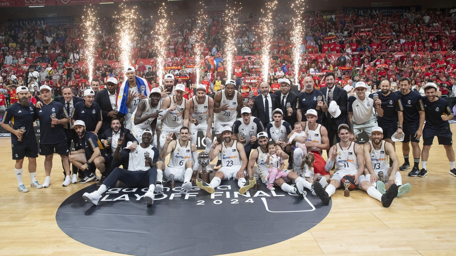 Los jugadores del Real Madrid celebran su 37ª Liga