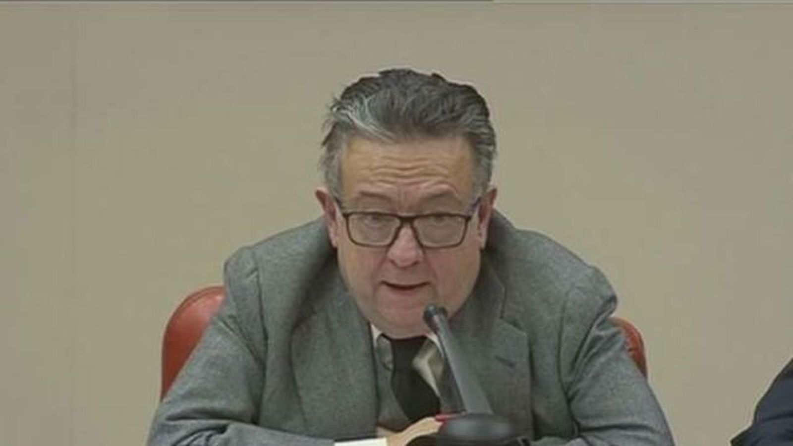 Herrero de Miñón ve la reforma constitucional "posible y deseable" si es "concreta"
