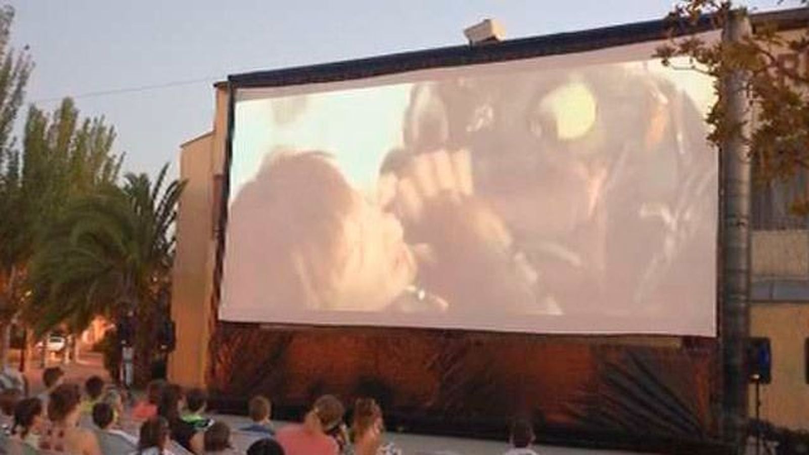 El cine en La Bombilla se retrasa hasta el 19 de julio por problemas administrativos