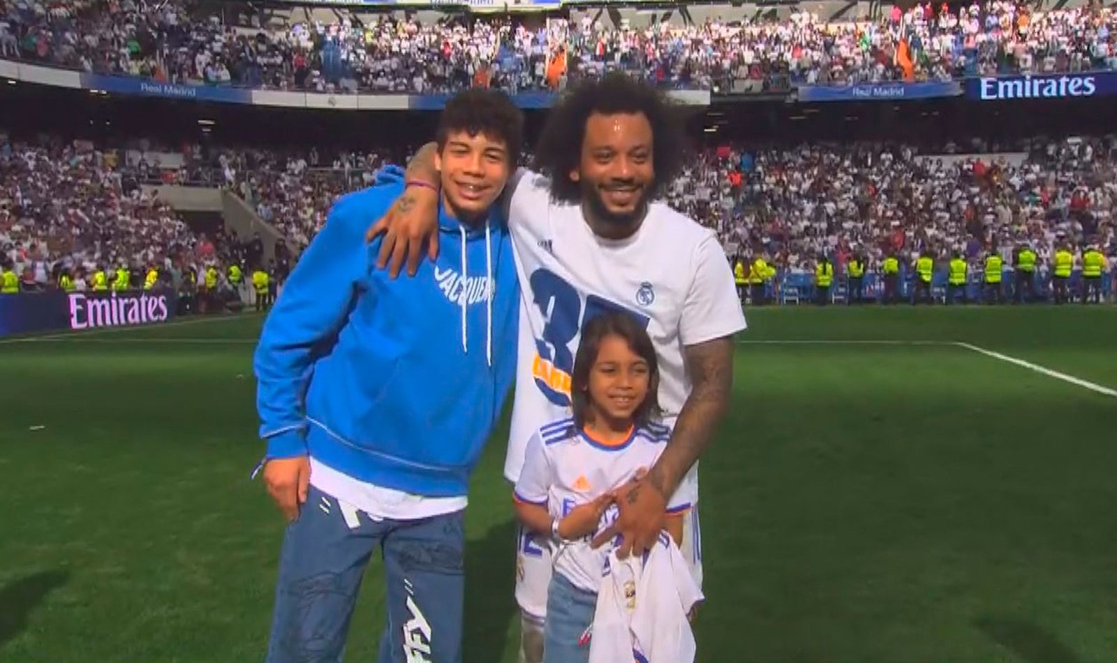 Marcelo celebra junto a sus hijos el 35º título de Liga del Real Madrid