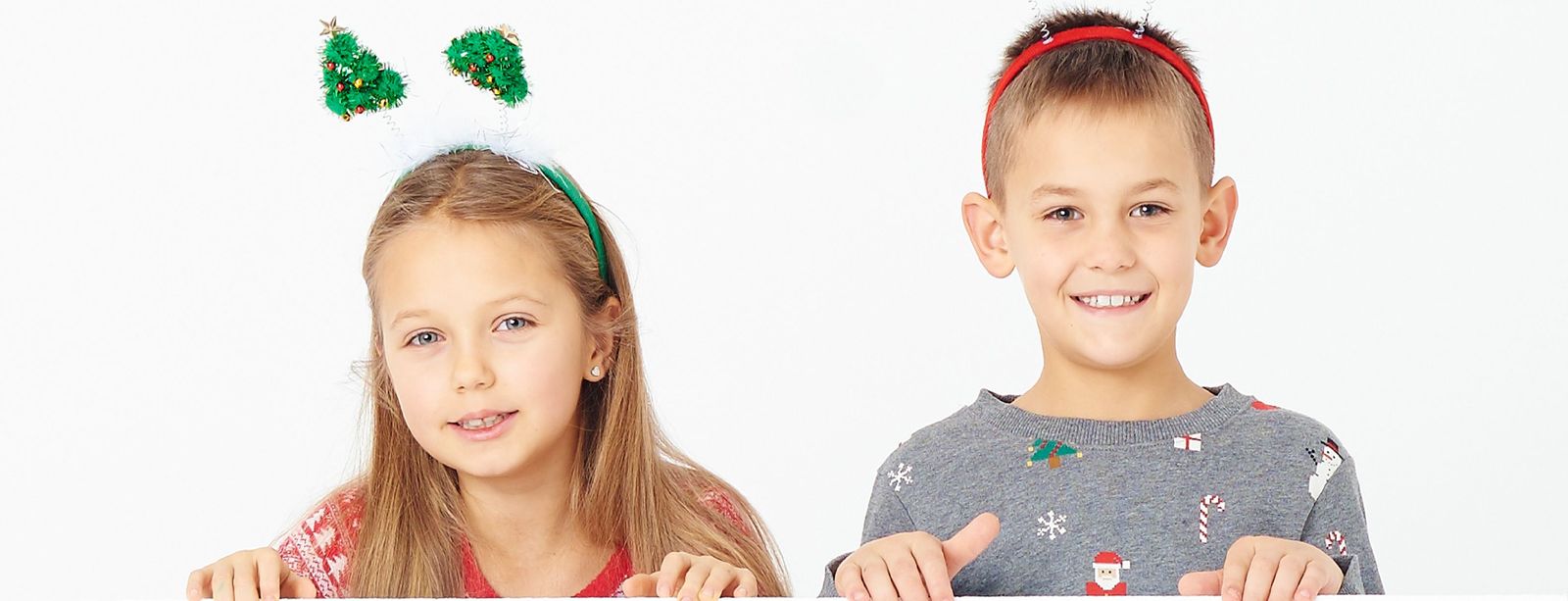 Niños en ambiente navideño