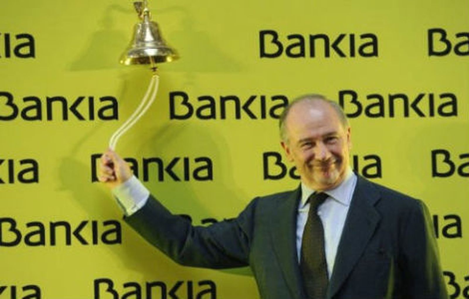 Bankia debuta en Bolsa con una caída inicial del 1,8 % y que a mediodía rondaba el 3 %