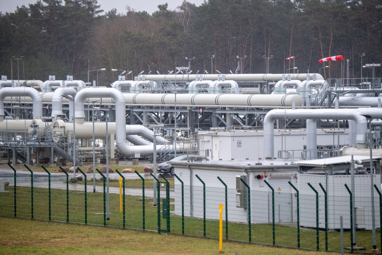 Sistemas de tuberías y dispositivos de cierre en la estación receptora de gas del gasoducto Nord Stream 2 del Mar Báltico