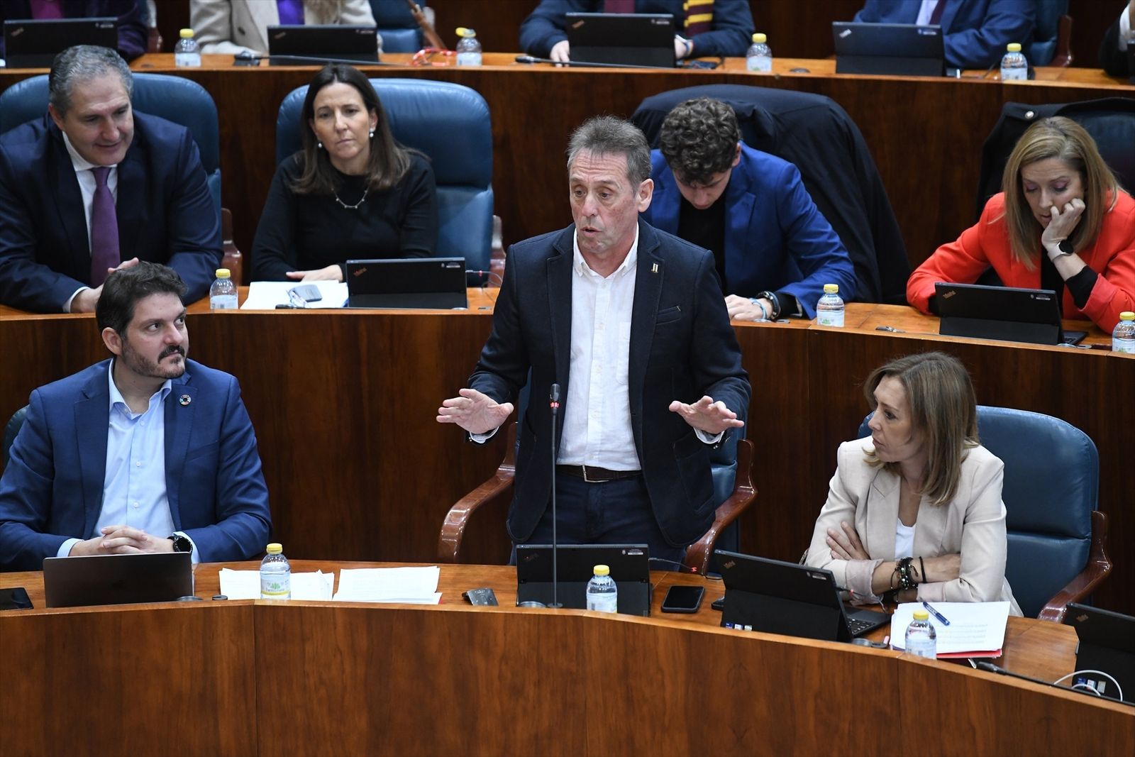 El diputado del PSOE en la Asamblea de Madrid, Fernando Fernández Lara, interviene durante una sesión plenaria, en la Asamblea de Madrid,
