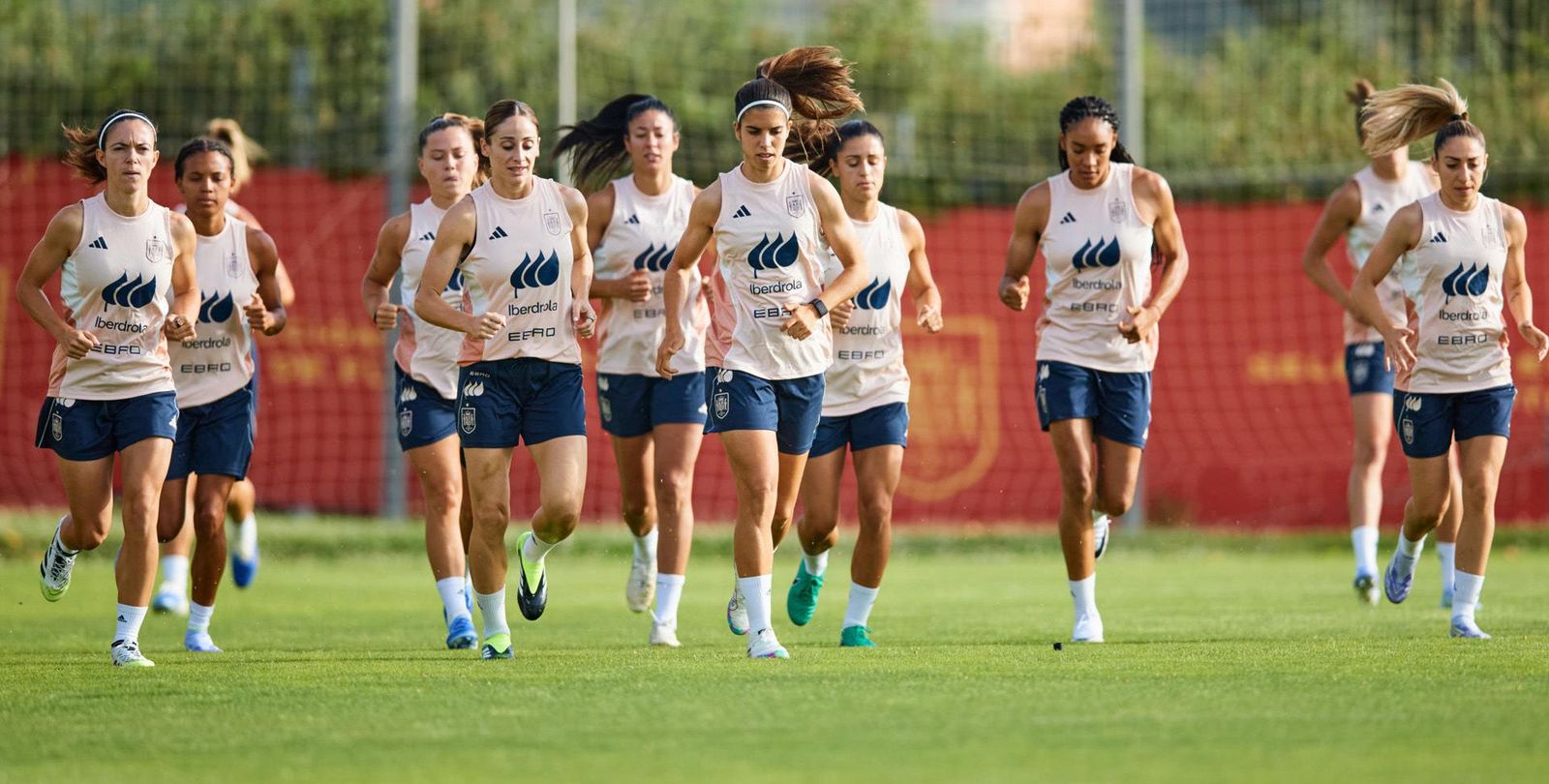 España acelera hacia la Eurocopa femenina
