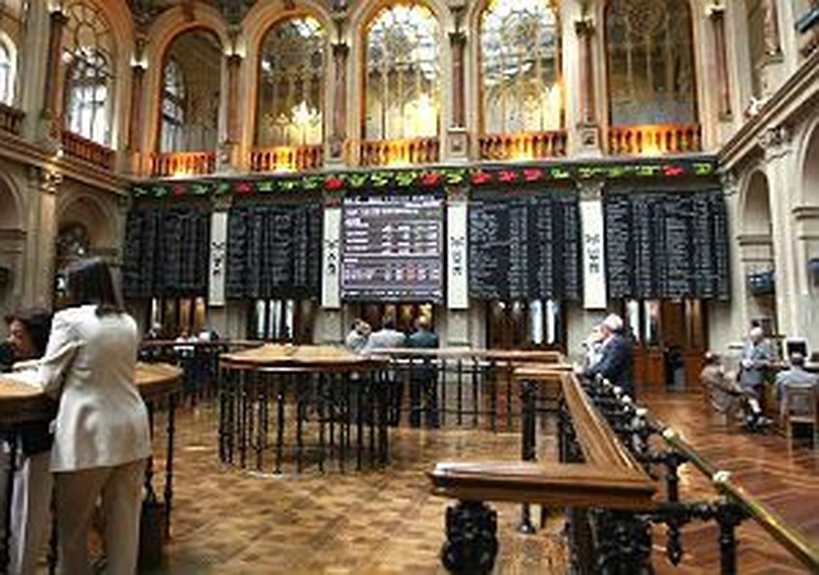 La Bolsa española eleva las pérdidas al 2,71% por la inestabilidad política