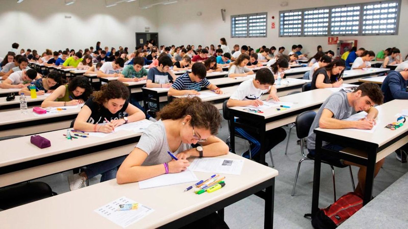 Miles de estudiantes comienzan hoy la convocatoria extraordinaria de la EVAU