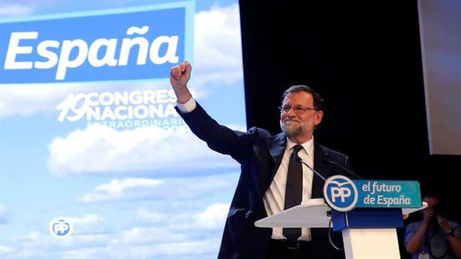 Rajoy reivindica su labor y promete "lealtad" a su sucesor