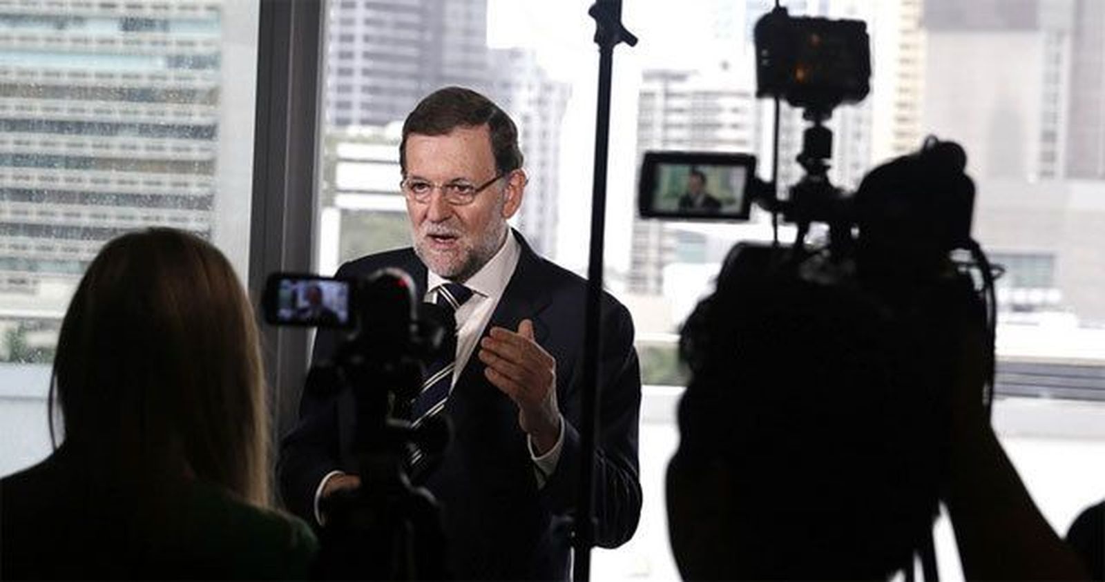 Rajoy reitera que es prioritaria una "regeneración democrática" en España