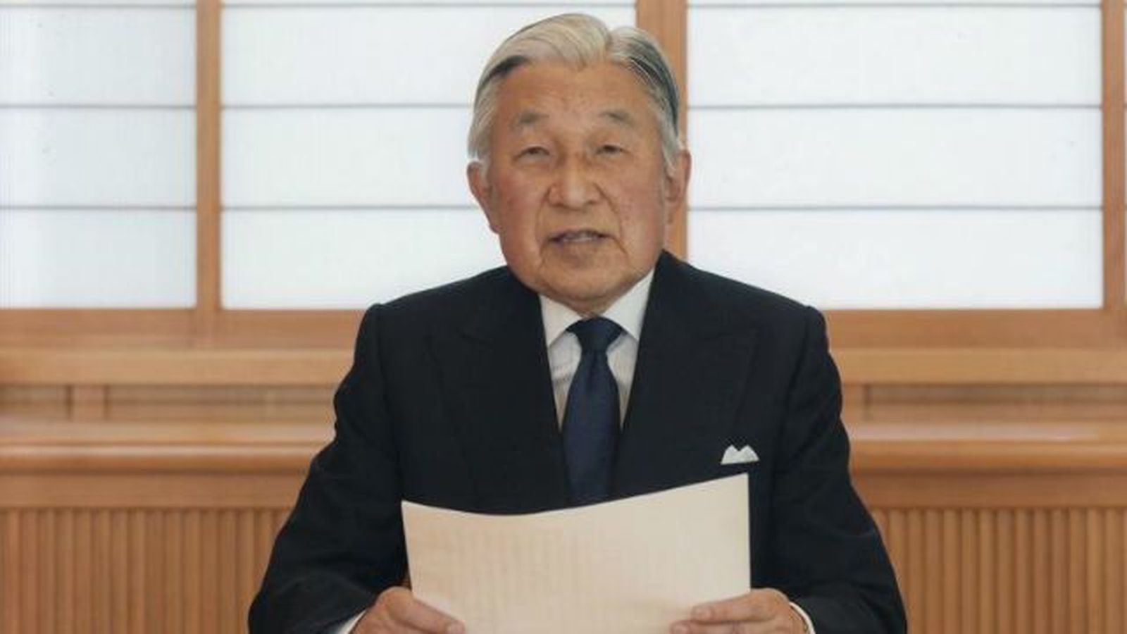 El emperador Akihito de Japón plantea su deseo de abdicar