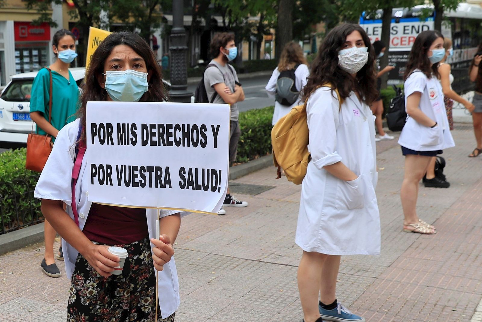 Médicos MIR manifestándose