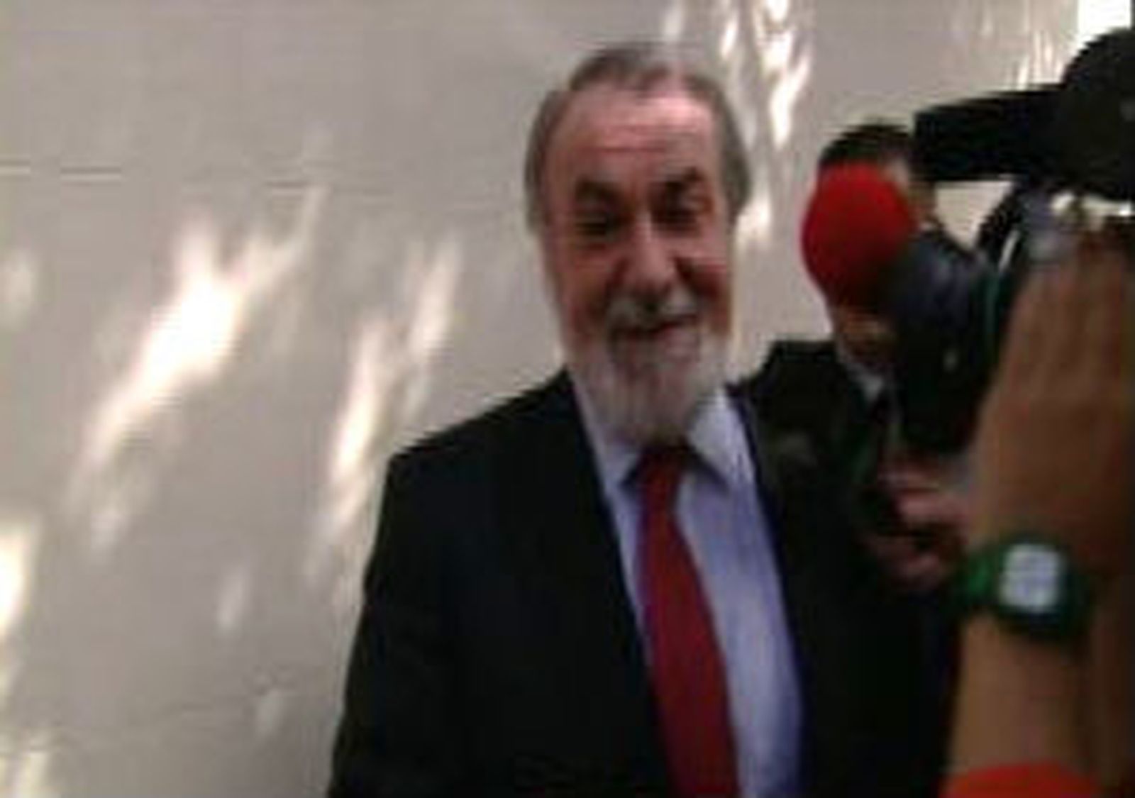 Mayor Oreja sufre contusiones tras caer de la bicicleta en el monte Abantos