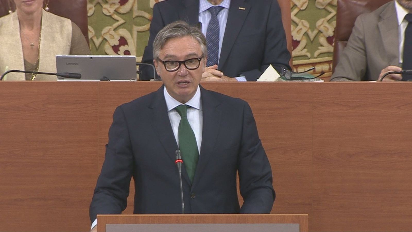 El PP y Vox llegan a un acuerdo para el Gobierno en Andalucía