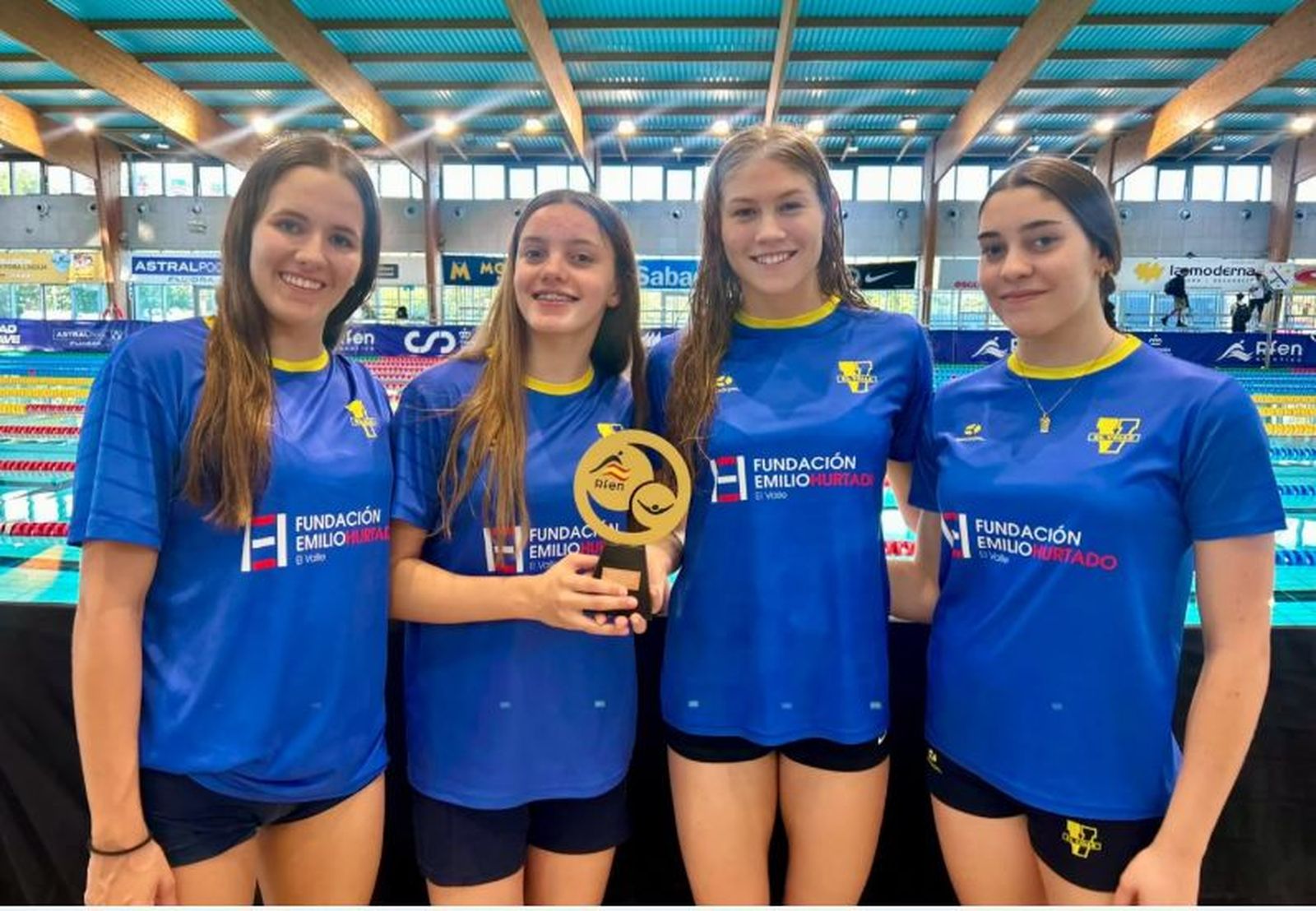 El Valle conquista el título femenino júnior de natación y el Canoe roza el masculino