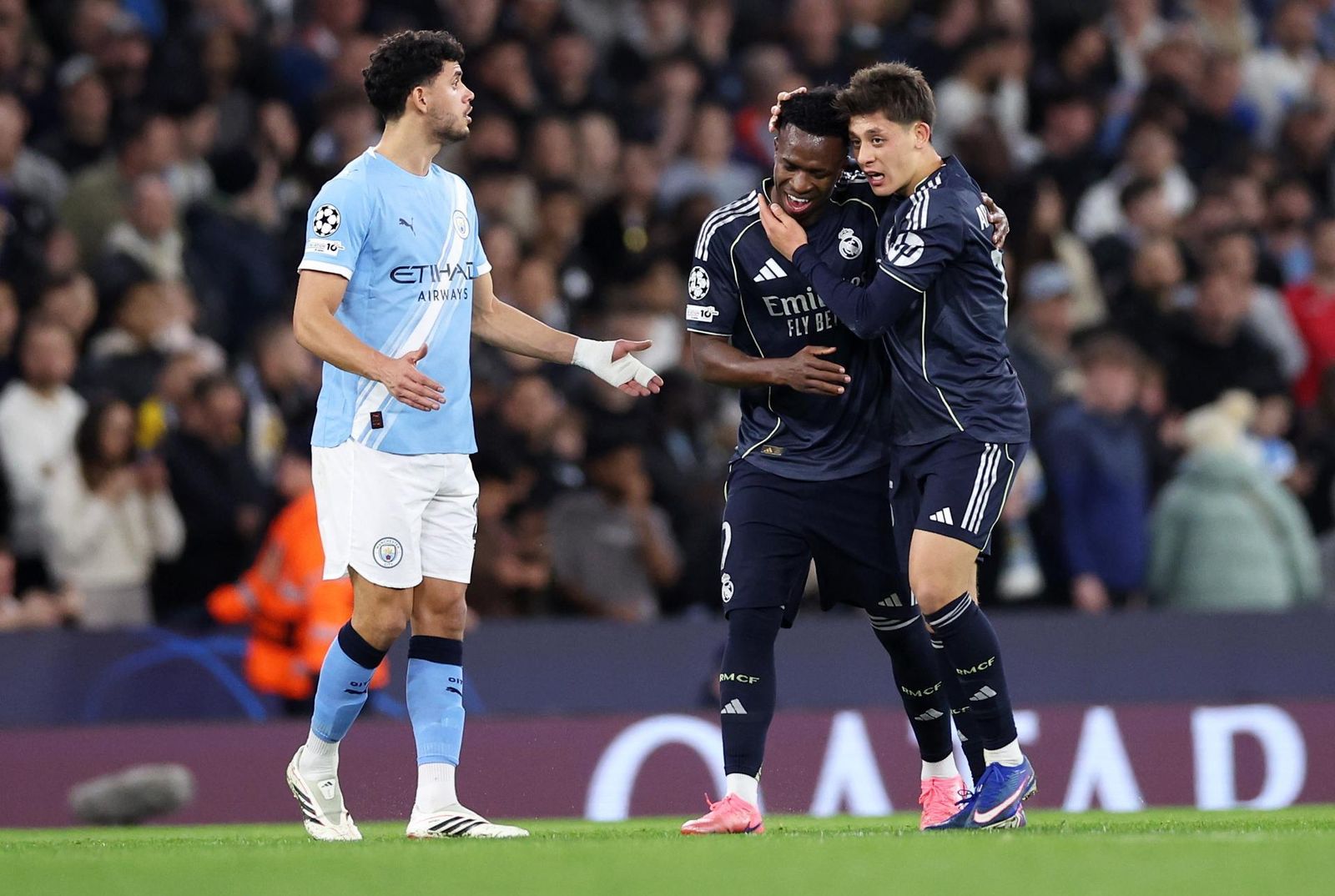 Vinicius y Guler ante el Manchester City