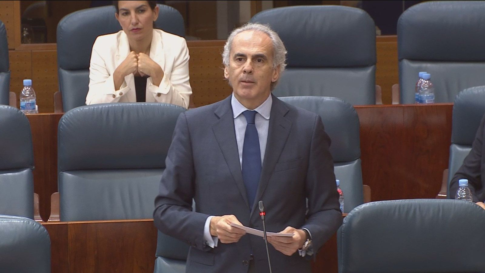La gestión de las residencias y la petición de reprobación de Escudero vuelve a enfrentar a los partidos madrileños