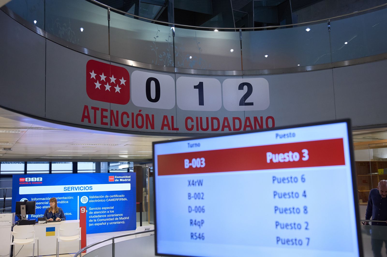 Vista del número 012 en las instalaciones de la nueva Oficina Central de Atención al Ciudadano en la Carrera de San Jerónimo
