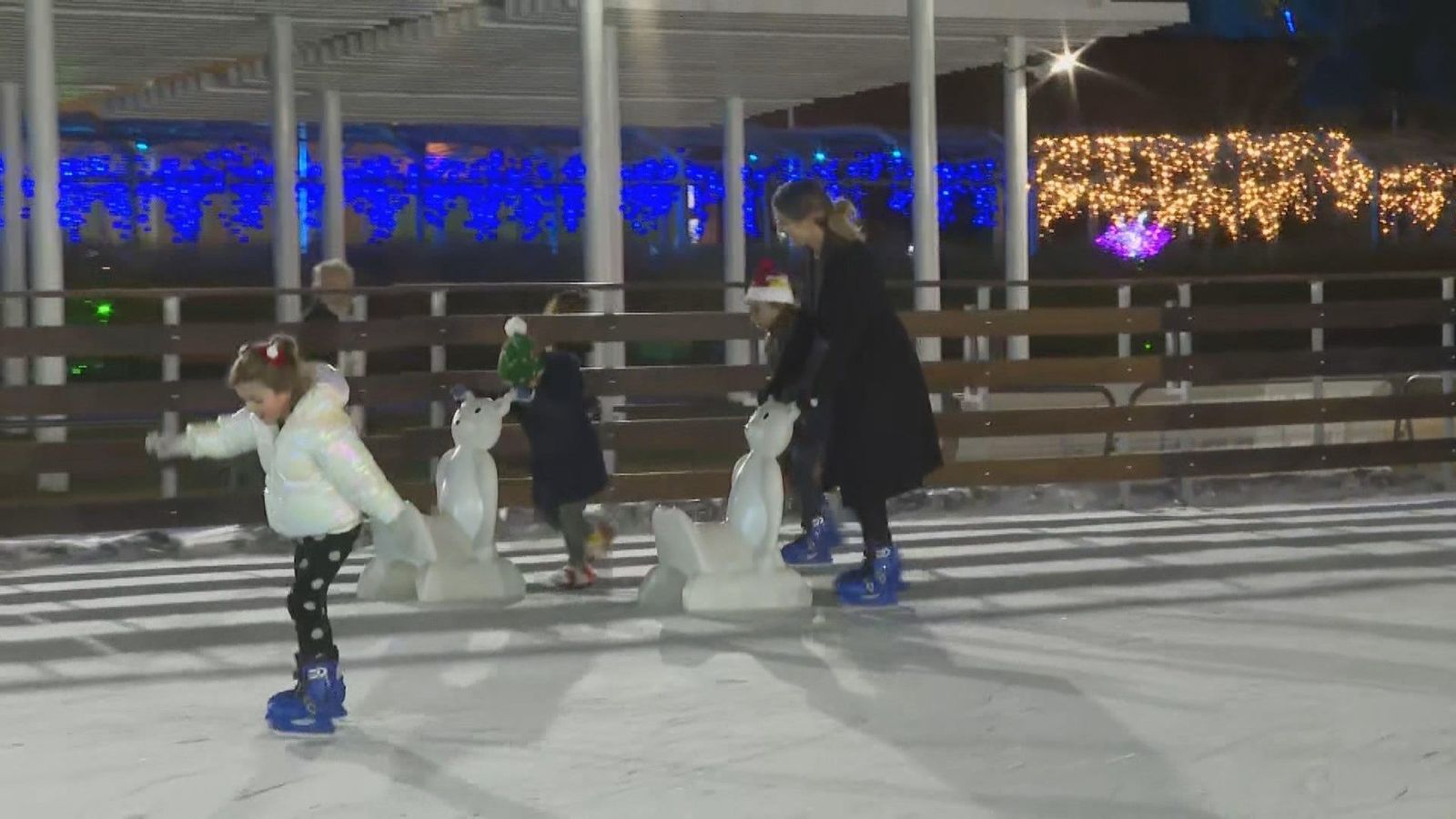 Chamberí estrena una pista de patinaje sobre hielo de 450 metros cuadrados