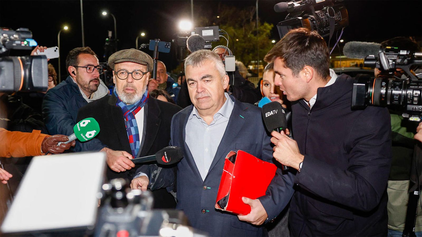 Santos Cerdán  y su abogado Jacobo Teijelo