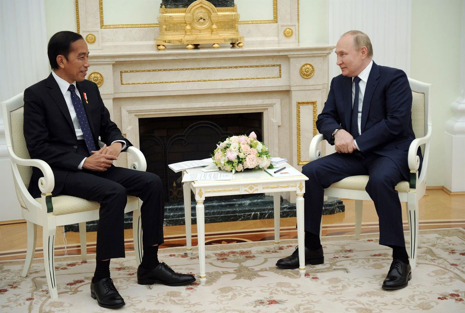 El presidente indonesio Joko Widodo entrega a Putin un mensaje de Zelenski
