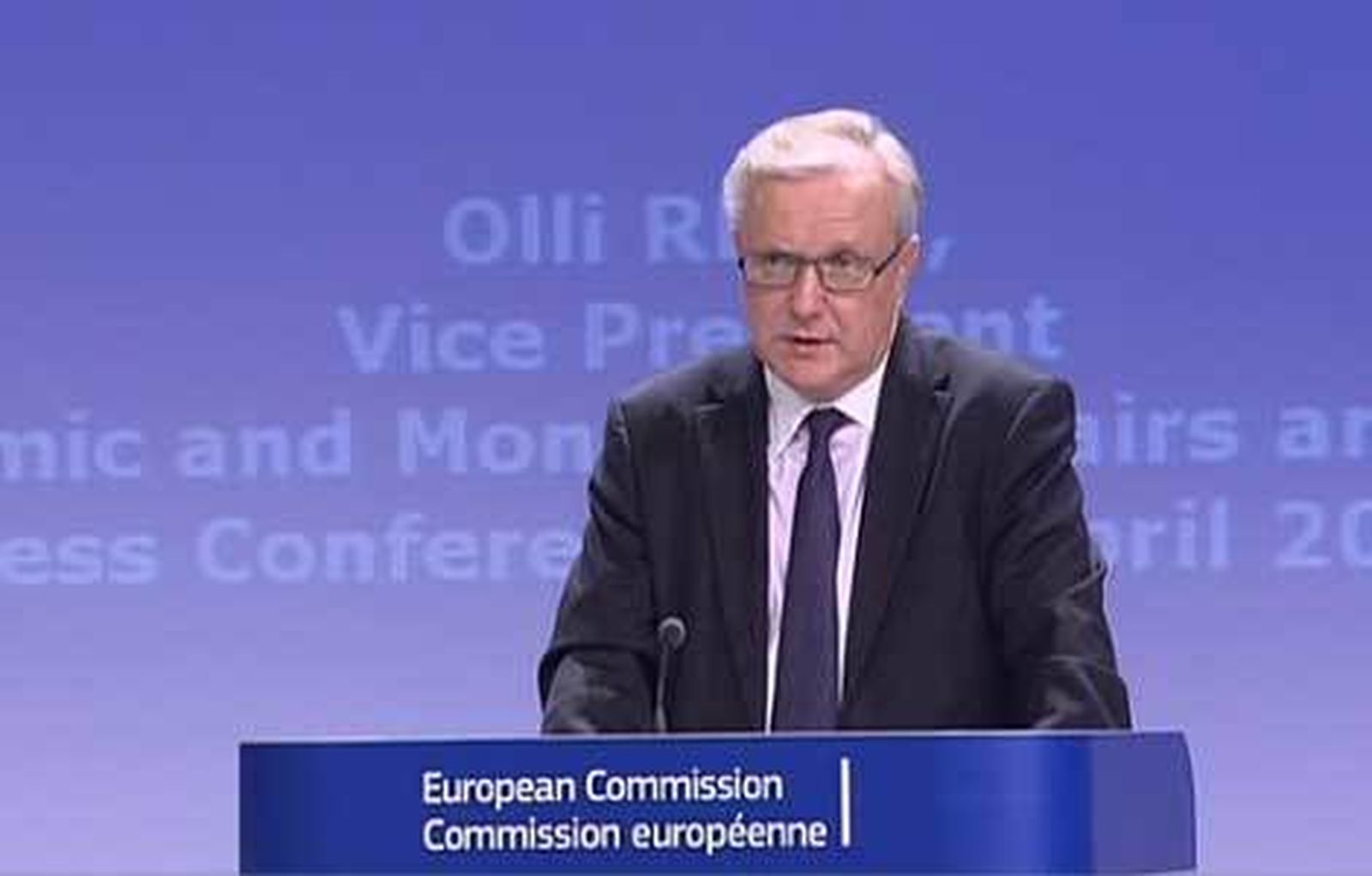 Bruselas dice que la recesión en España podría prolongarse hasta avanzado 2014