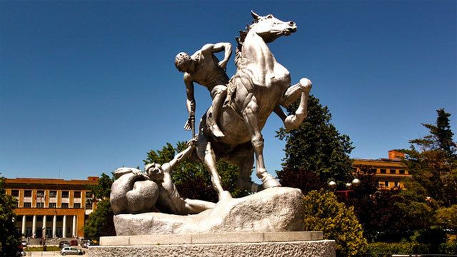 La Comunidad de Madrid estudia recurrir ante el Tribunal Constitucional la reforma universitaria del Gobierno