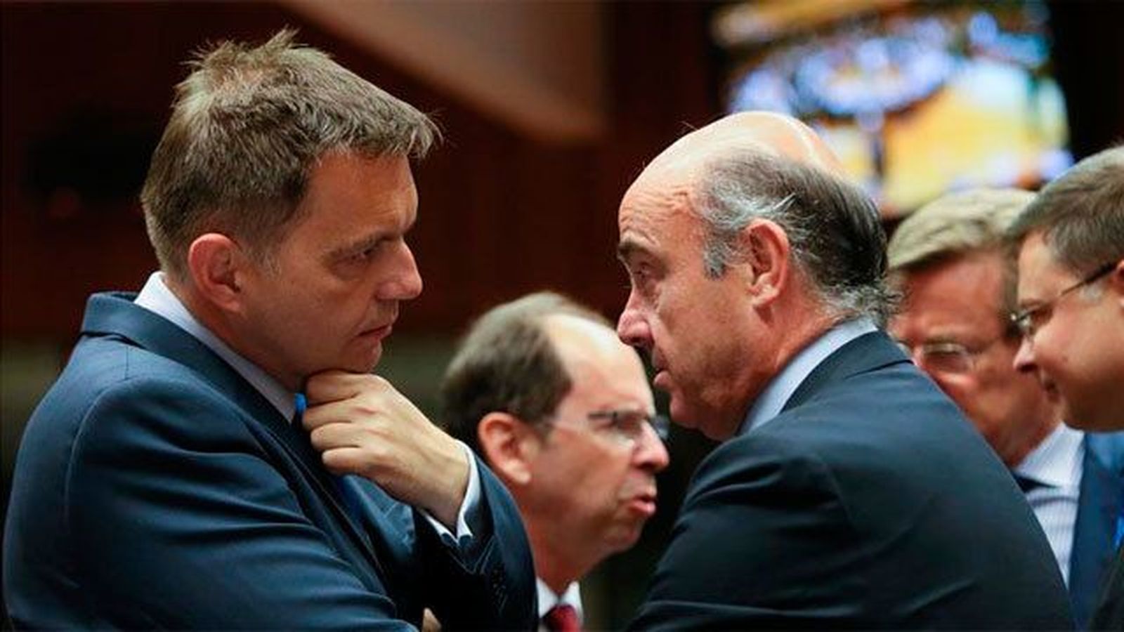 España presenta a Bruselas sus argumentos para evitar la multa por déficit excesivo