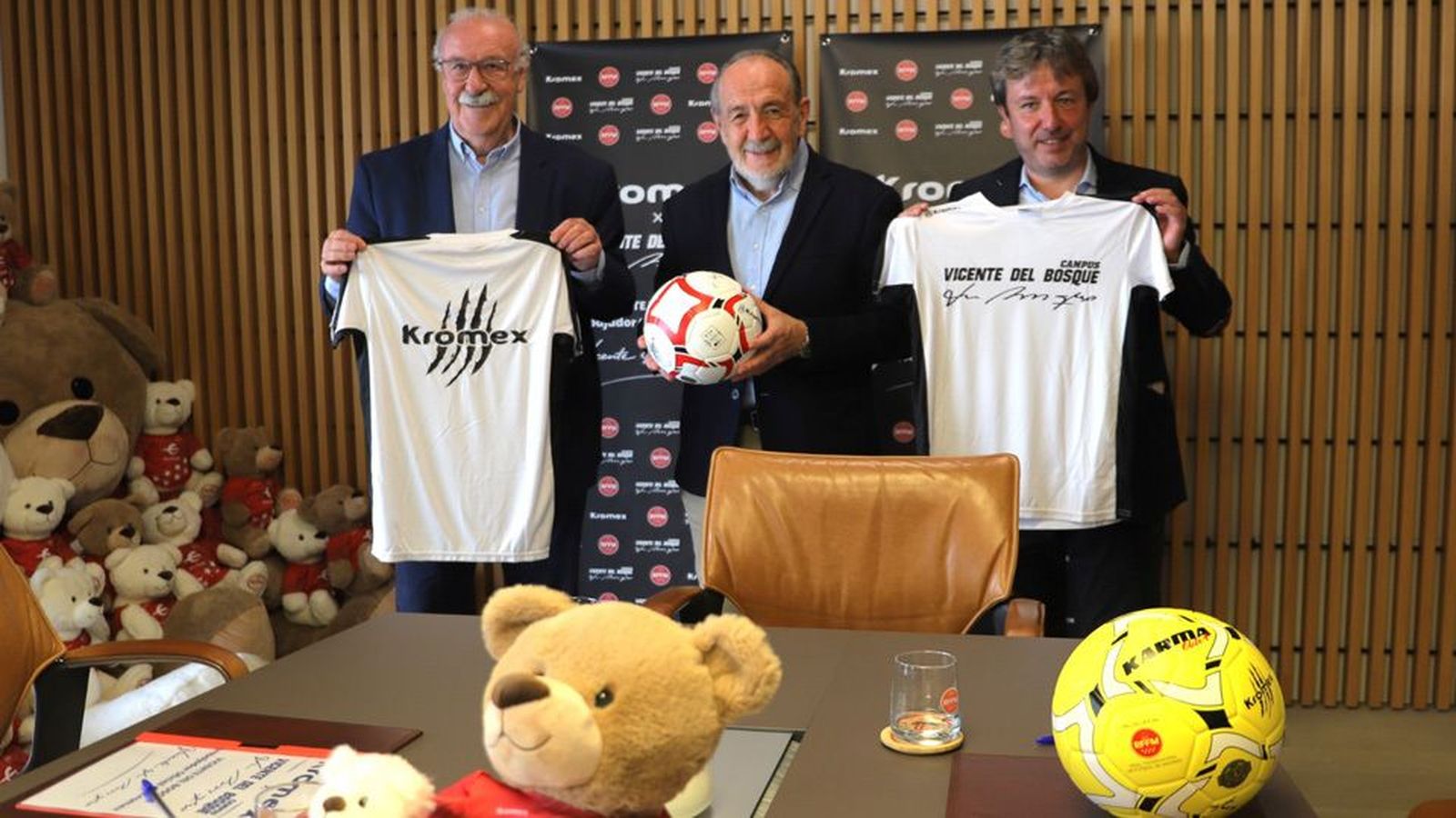 Del Bosque presenta su campus y es nombrado nuevo embajador de Kromex