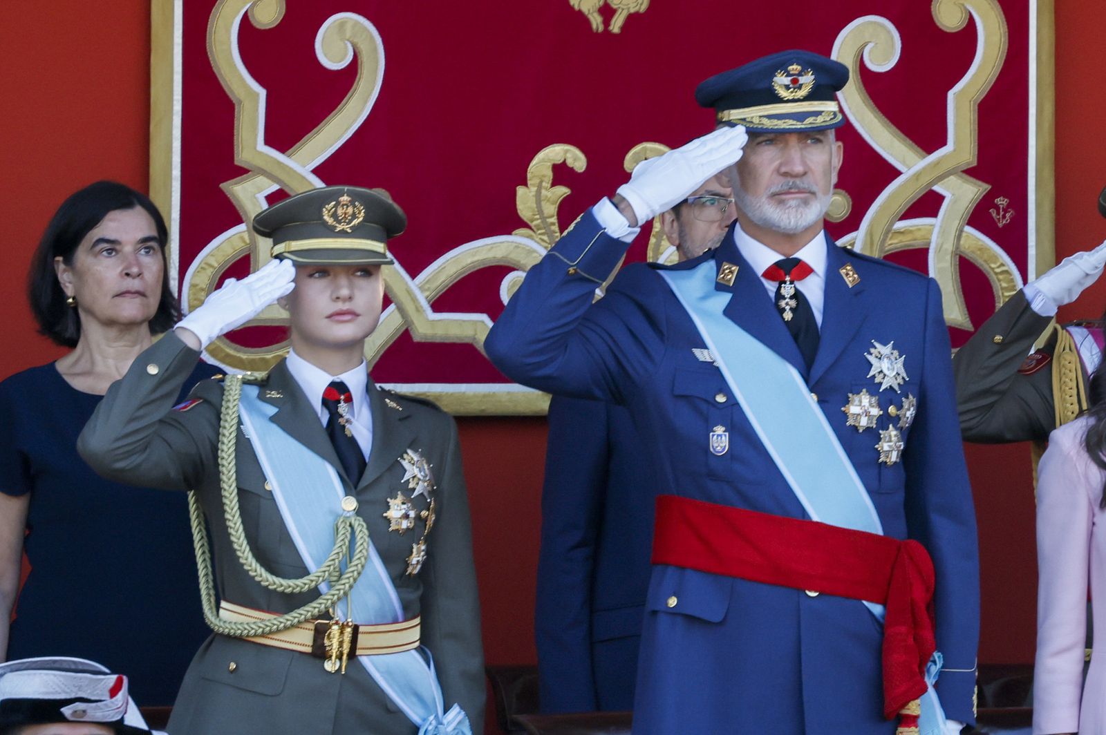 Los reyes presiden el desfile militar el 12 de Octubre con motivo del día de la Fiesta Nacional